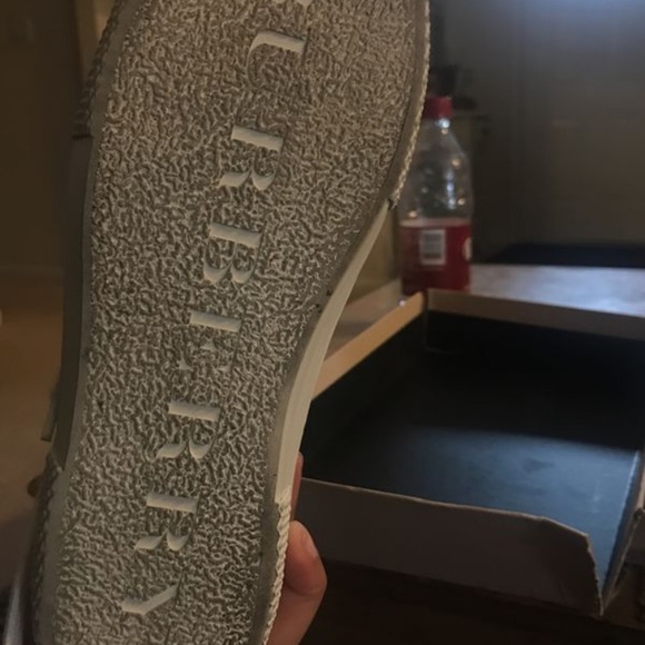 Shoes - Picture 4 of 4